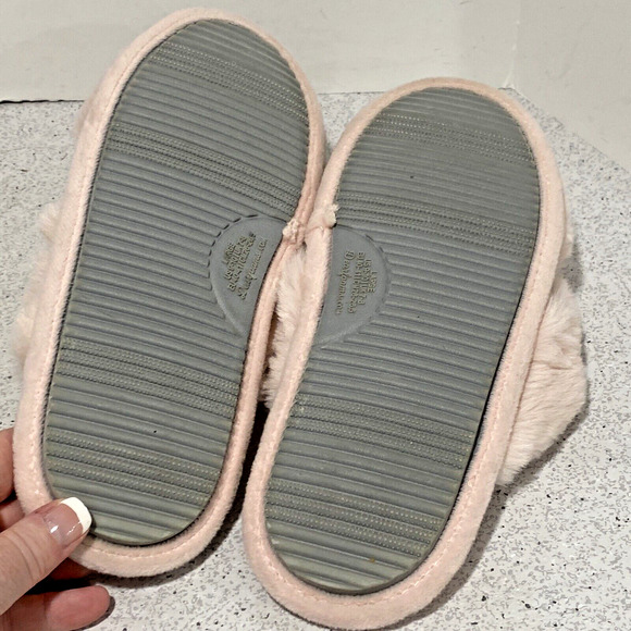 Dearfoams Pink Faux Fur Slippers Soft Crossover Padded Quilted Size L / 8-10 - Picture 7 of 9